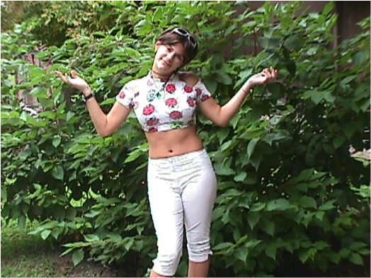 Sharra.jpg (79645 byte)