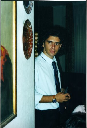 amos2.jpg (24756 byte)